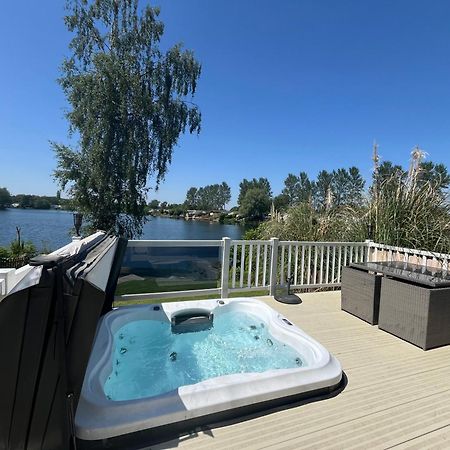 Tattershall Lakes Sunset View Caravan Lakeside, Hot Tub, Garden, Private Fishing Peg & Wifi Εξωτερικό φωτογραφία