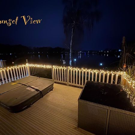Tattershall Lakes Sunset View Caravan Lakeside, Hot Tub, Garden, Private Fishing Peg & Wifi Εξωτερικό φωτογραφία