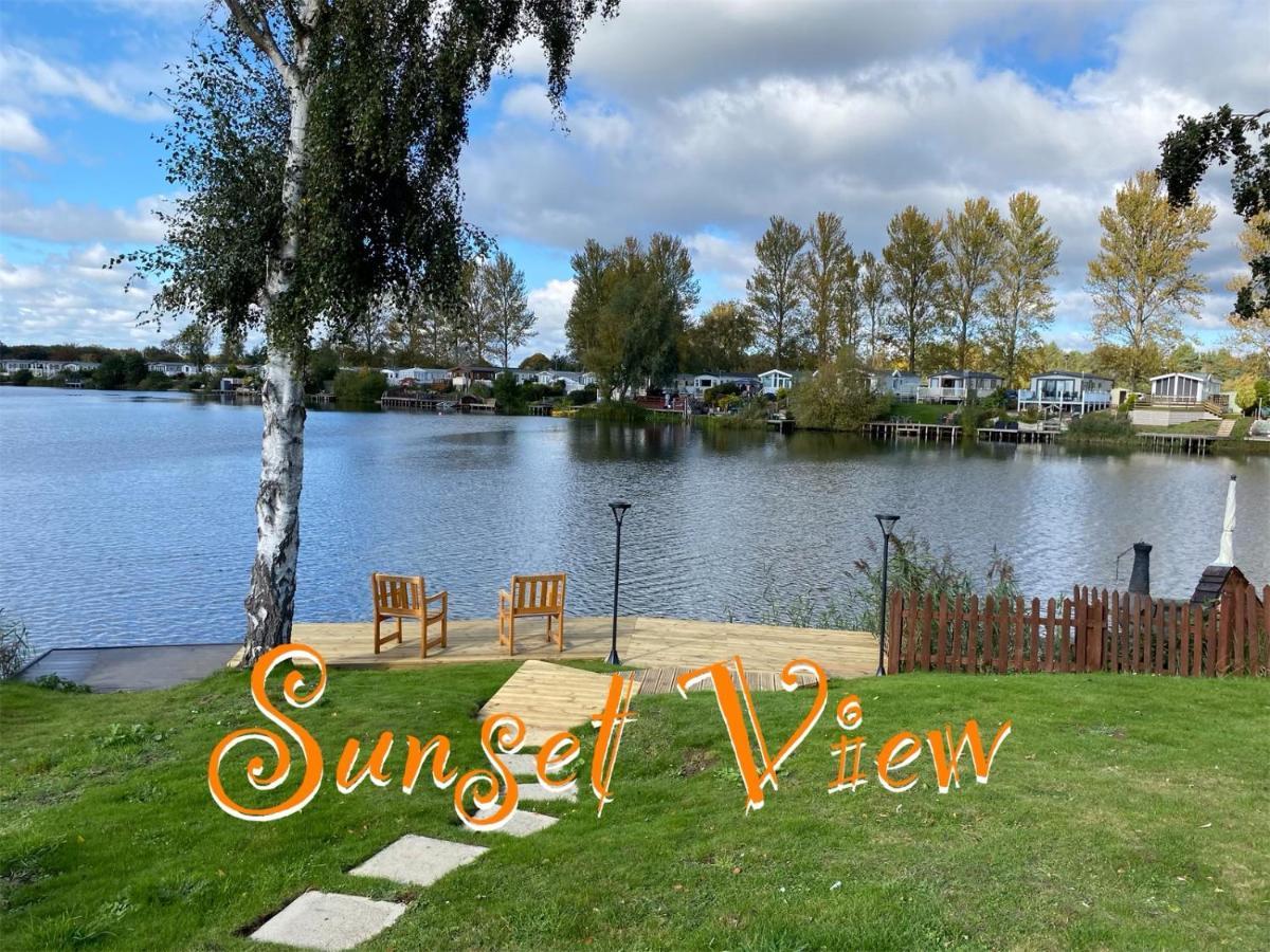 Tattershall Lakes Sunset View Caravan Lakeside, Hot Tub, Garden, Private Fishing Peg & Wifi Εξωτερικό φωτογραφία
