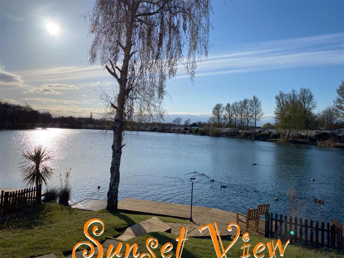 Tattershall Lakes Sunset View Caravan Lakeside, Hot Tub, Garden, Private Fishing Peg & Wifi Εξωτερικό φωτογραφία