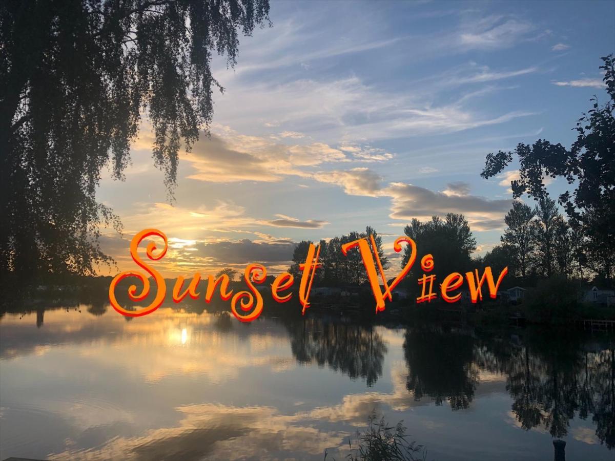Tattershall Lakes Sunset View Caravan Lakeside, Hot Tub, Garden, Private Fishing Peg & Wifi Εξωτερικό φωτογραφία