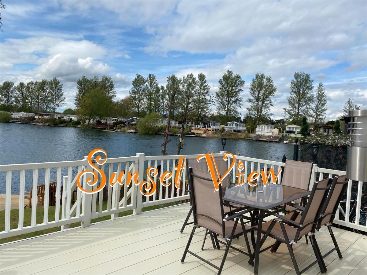 Tattershall Lakes Sunset View Caravan Lakeside, Hot Tub, Garden, Private Fishing Peg & Wifi Εξωτερικό φωτογραφία