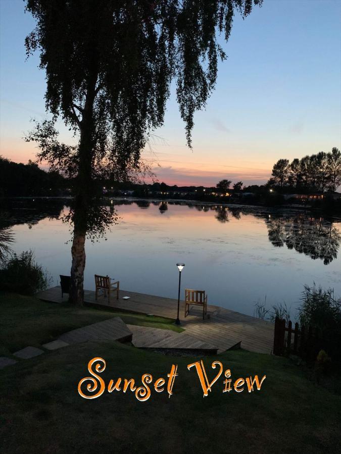 Tattershall Lakes Sunset View Caravan Lakeside, Hot Tub, Garden, Private Fishing Peg & Wifi Εξωτερικό φωτογραφία