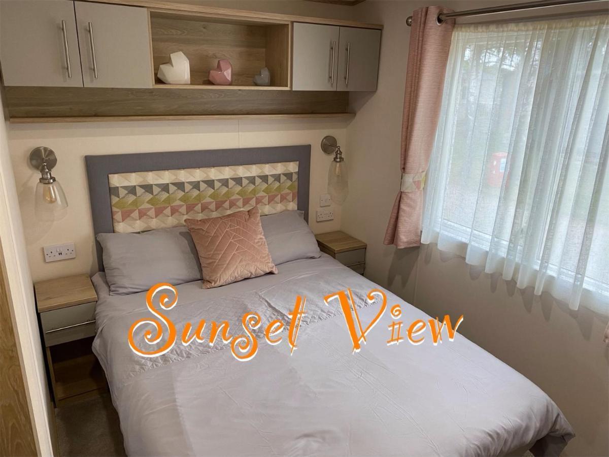 Tattershall Lakes Sunset View Caravan Lakeside, Hot Tub, Garden, Private Fishing Peg & Wifi Εξωτερικό φωτογραφία