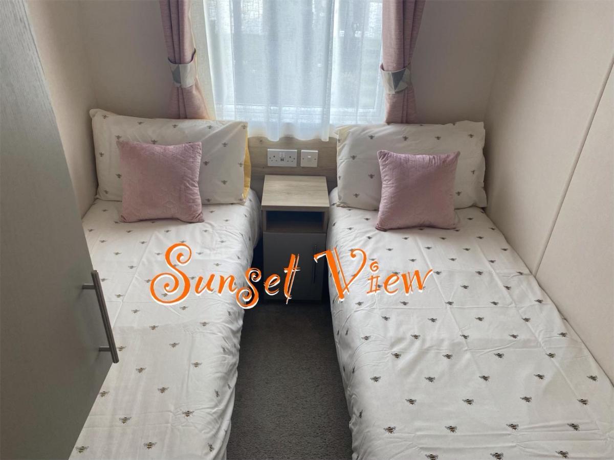Tattershall Lakes Sunset View Caravan Lakeside, Hot Tub, Garden, Private Fishing Peg & Wifi Εξωτερικό φωτογραφία