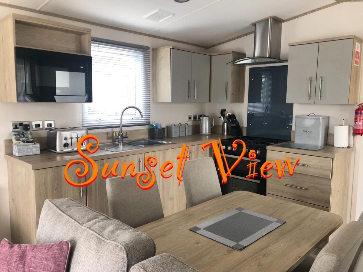 Tattershall Lakes Sunset View Caravan Lakeside, Hot Tub, Garden, Private Fishing Peg & Wifi Εξωτερικό φωτογραφία