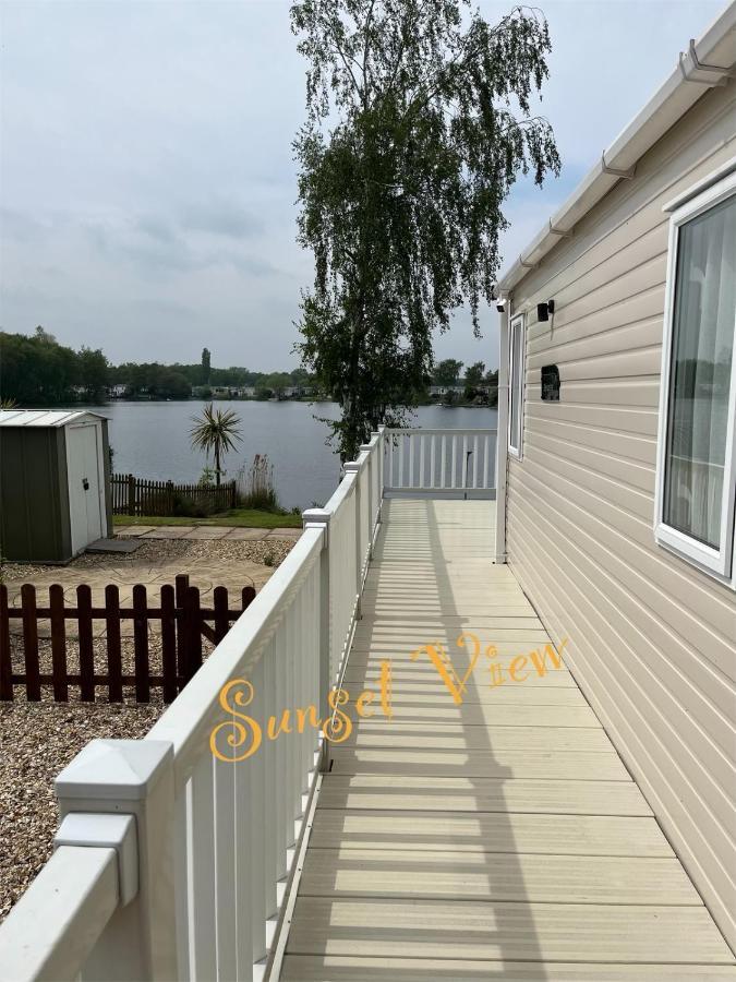 Tattershall Lakes Sunset View Caravan Lakeside, Hot Tub, Garden, Private Fishing Peg & Wifi Εξωτερικό φωτογραφία