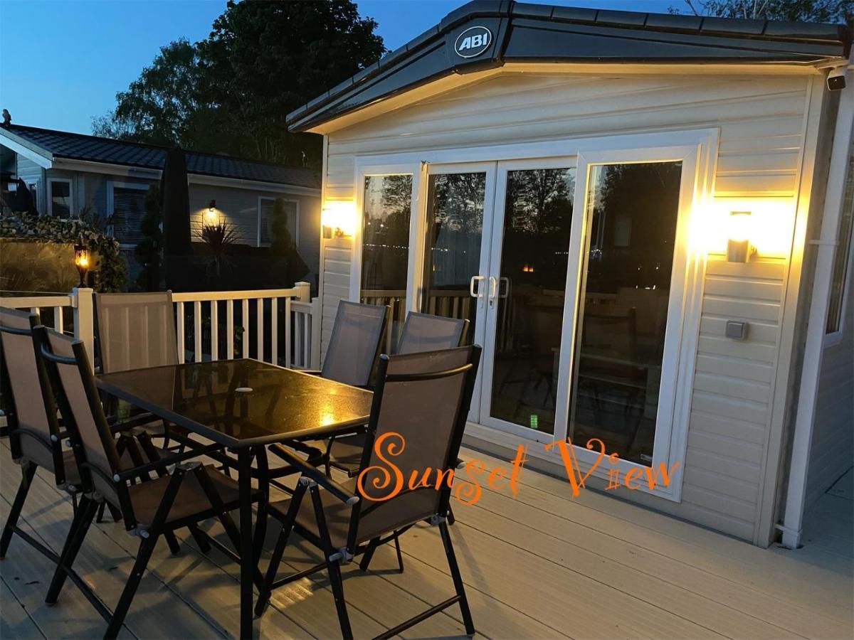 Tattershall Lakes Sunset View Caravan Lakeside, Hot Tub, Garden, Private Fishing Peg & Wifi Εξωτερικό φωτογραφία