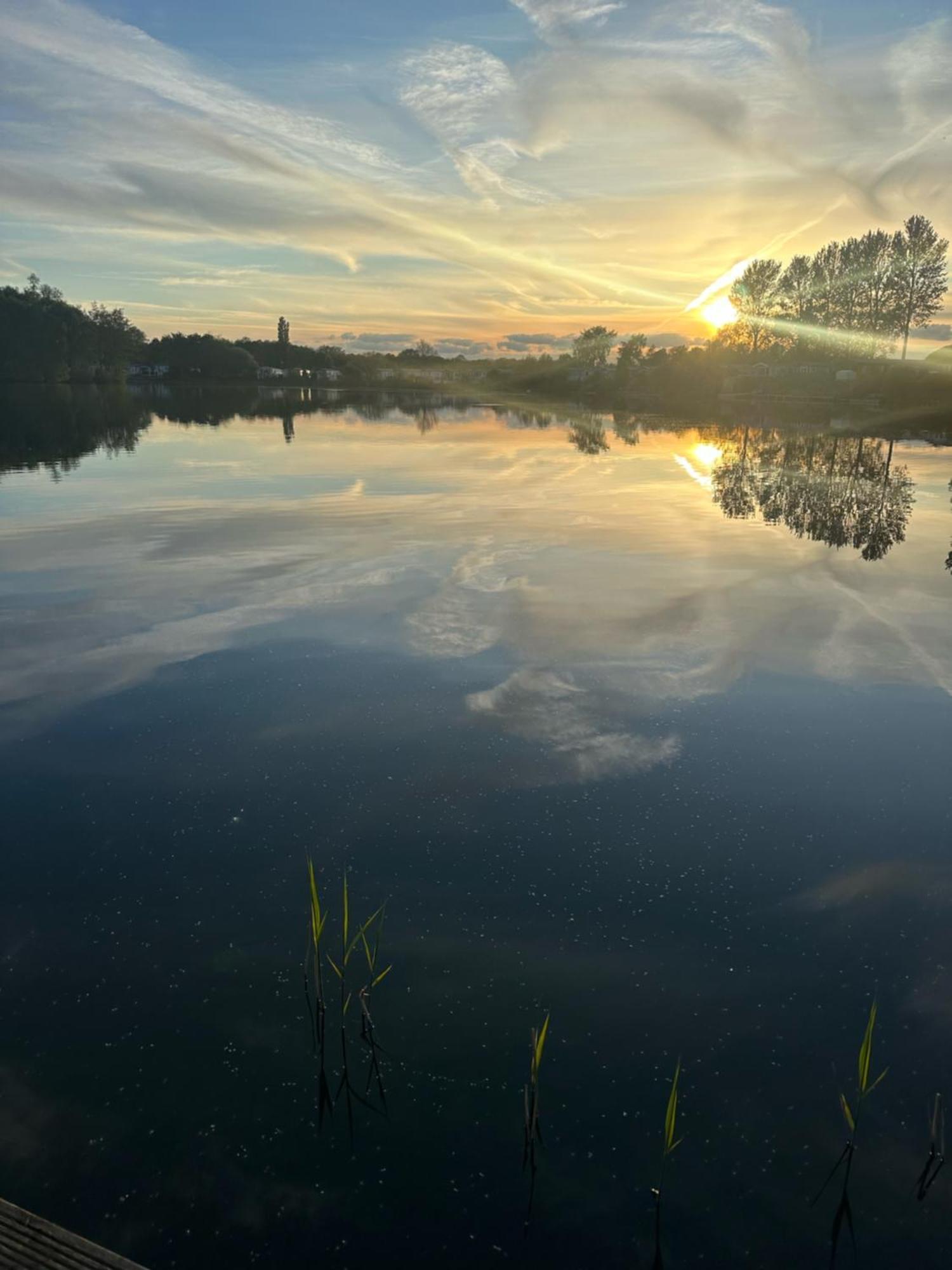 Tattershall Lakes Sunset View Caravan Lakeside, Hot Tub, Garden, Private Fishing Peg & Wifi Εξωτερικό φωτογραφία
