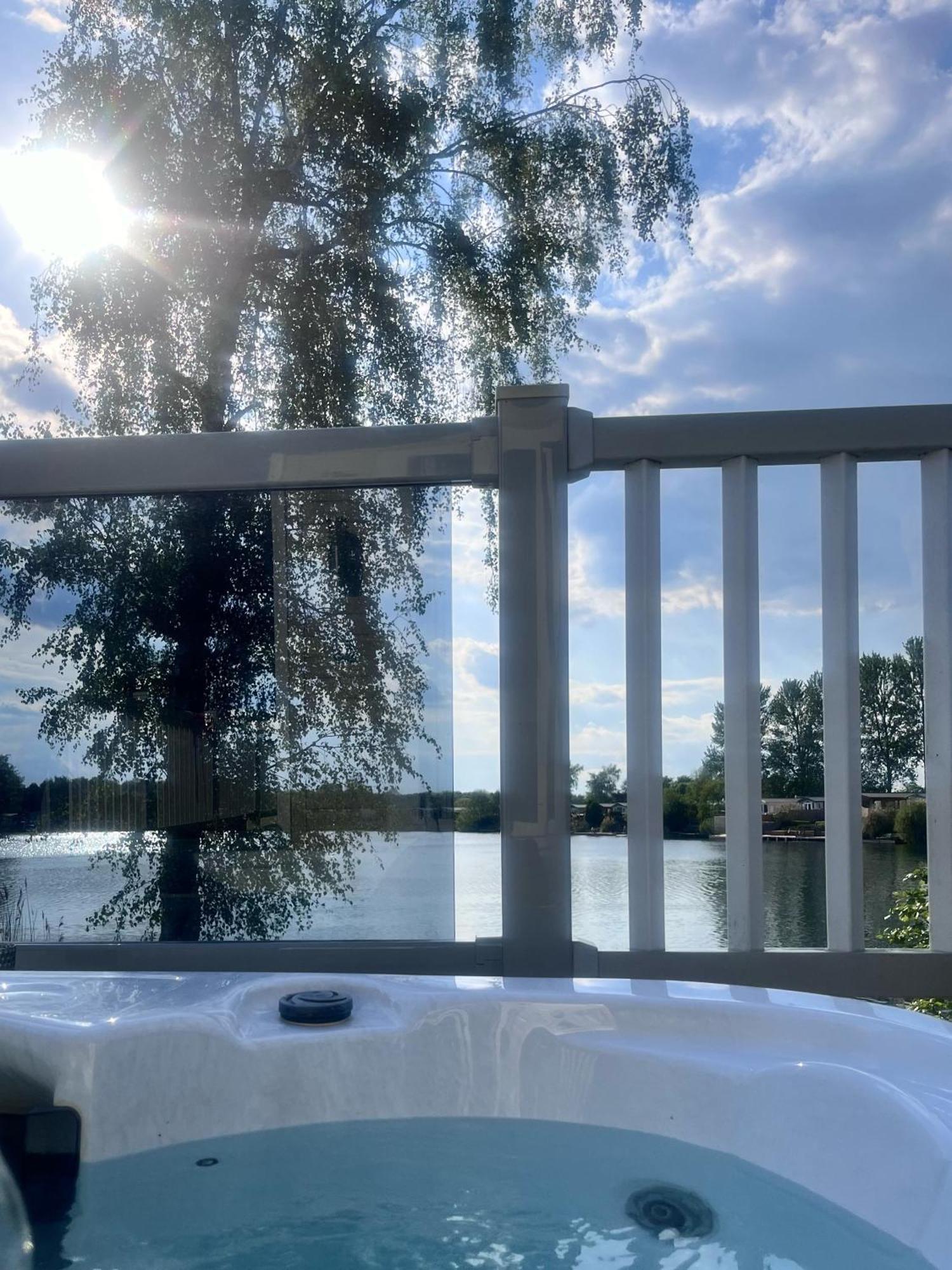 Tattershall Lakes Sunset View Caravan Lakeside, Hot Tub, Garden, Private Fishing Peg & Wifi Εξωτερικό φωτογραφία