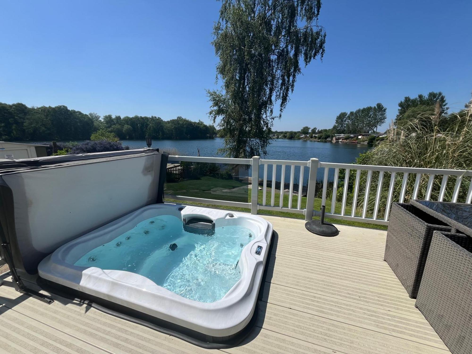 Tattershall Lakes Sunset View Caravan Lakeside, Hot Tub, Garden, Private Fishing Peg & Wifi Εξωτερικό φωτογραφία