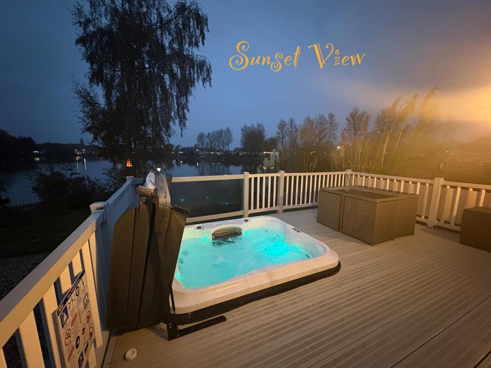 Tattershall Lakes Sunset View Caravan Lakeside, Hot Tub, Garden, Private Fishing Peg & Wifi Εξωτερικό φωτογραφία