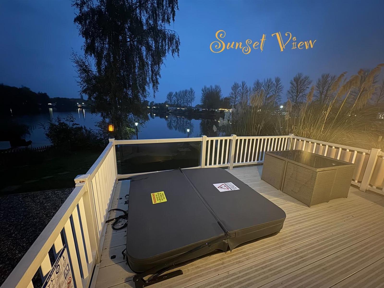 Tattershall Lakes Sunset View Caravan Lakeside, Hot Tub, Garden, Private Fishing Peg & Wifi Εξωτερικό φωτογραφία