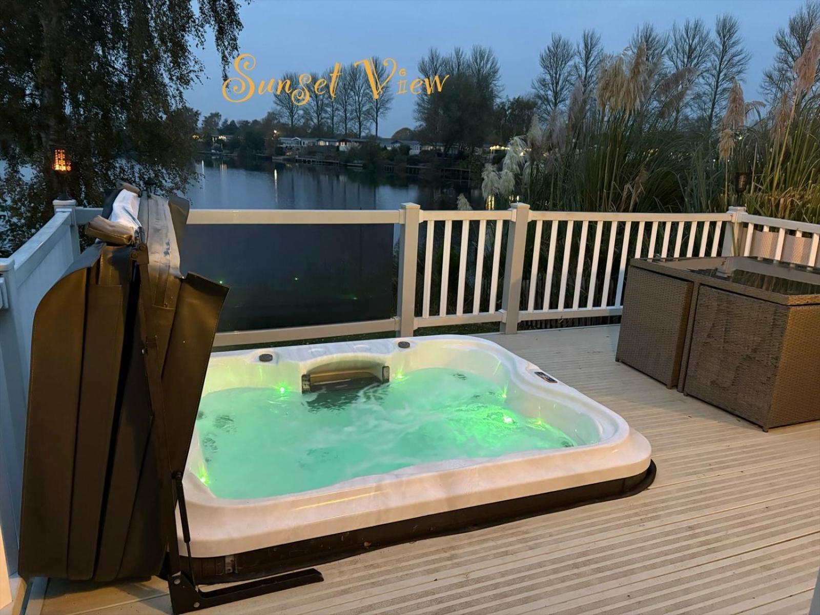 Tattershall Lakes Sunset View Caravan Lakeside, Hot Tub, Garden, Private Fishing Peg & Wifi Εξωτερικό φωτογραφία