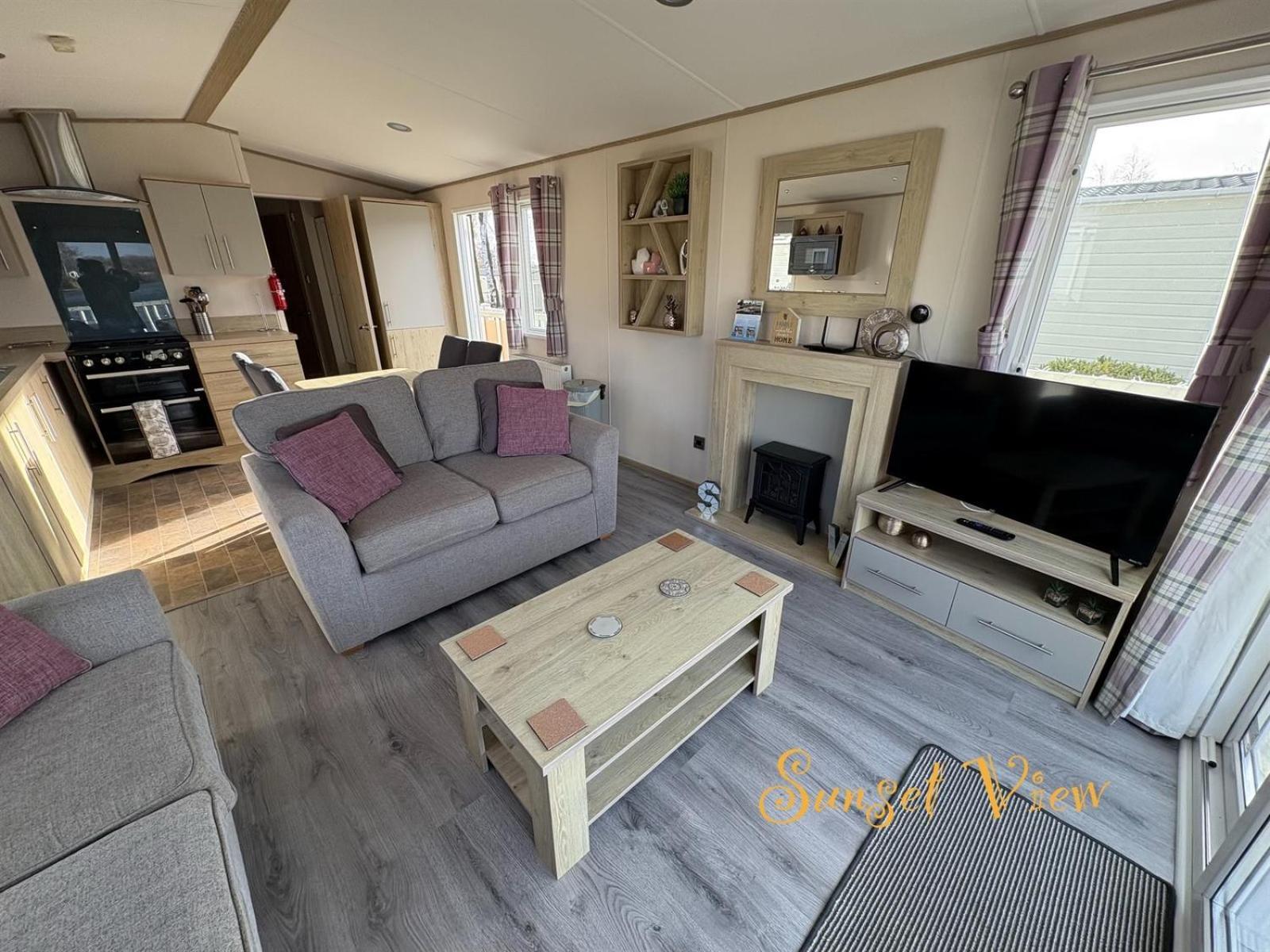 Tattershall Lakes Sunset View Caravan Lakeside, Hot Tub, Garden, Private Fishing Peg & Wifi Εξωτερικό φωτογραφία